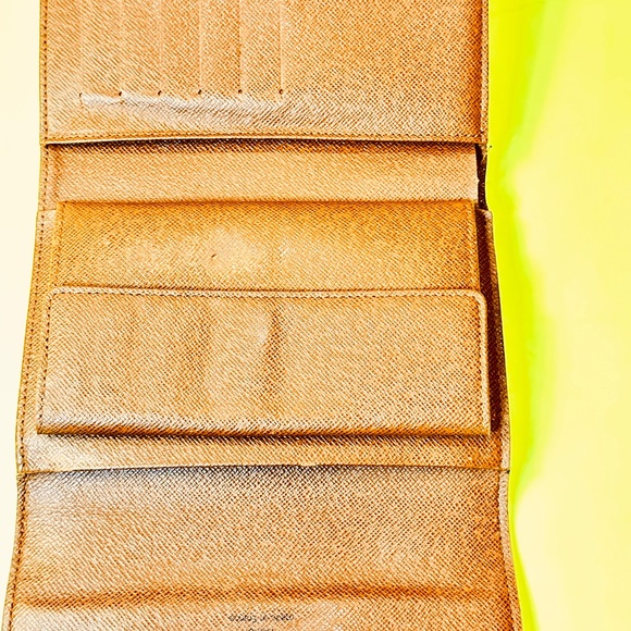 Louis Vuitton passport Monogram Bifold Wallet clean in good condition - Picture 6 of 15